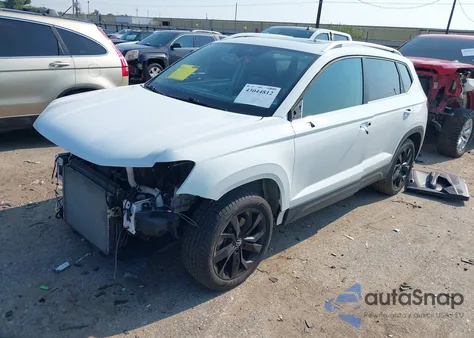 2024 Volkswagen Taos 1.5T Se из США, поврежденный, VIN 3VVEX7B25RM000578